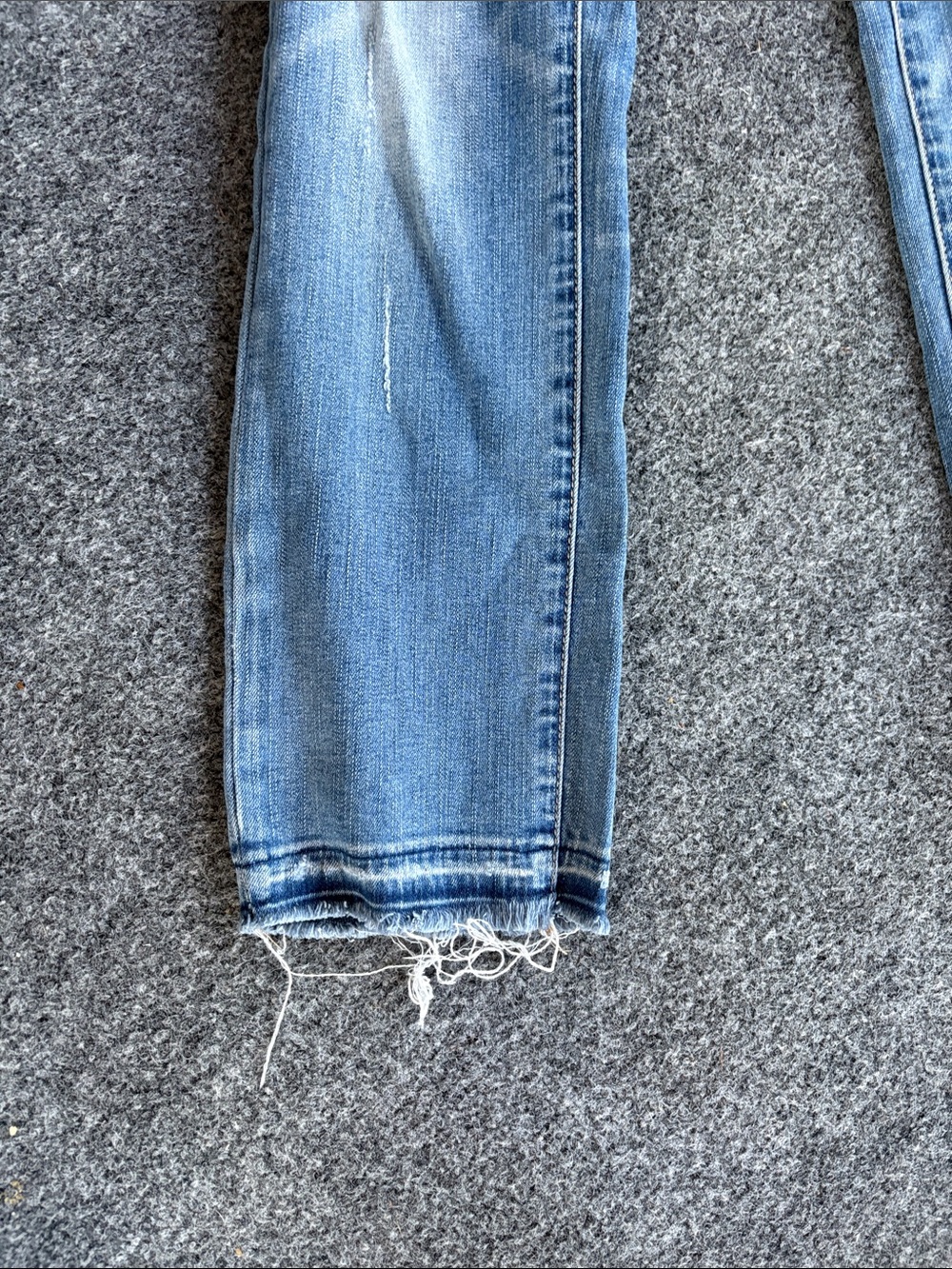 American Eagle Outfitters Light Blue Distressed Jeans - Artist Crop - Size 4 - Picture 5 of 7